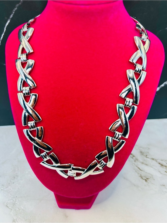 Jewelry - Silver-toned Statement necklace featuring intertwined, wavy links 18” NWOT